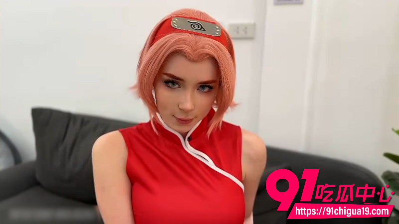 欧美女网黄SweetieFox 身穿小樱COS服 被炮友后入打桩