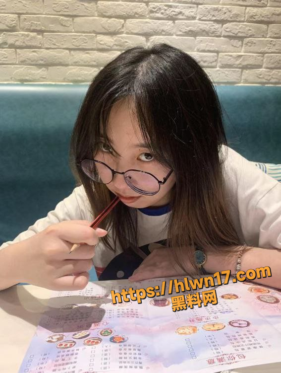 江苏无锡良家小姐姐 冯佳敏 啪啪时男友内射的视频分手后被男友报复性流出 真的是大屌入故乡鲍鱼流白浆！