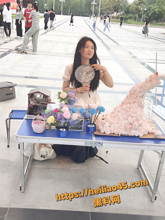 河南清纯研究生 刘梦然 变身小母狗 绿帽男友分享反差婊的劲爆日常！