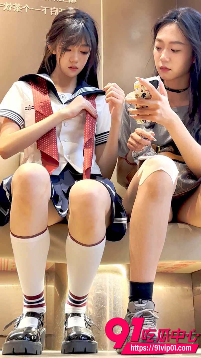 抄底大神KFC偷拍JK小仙女美腿蜜桃臀4 抄底大神KFC偷拍JK小仙女美腿蜜桃臀4