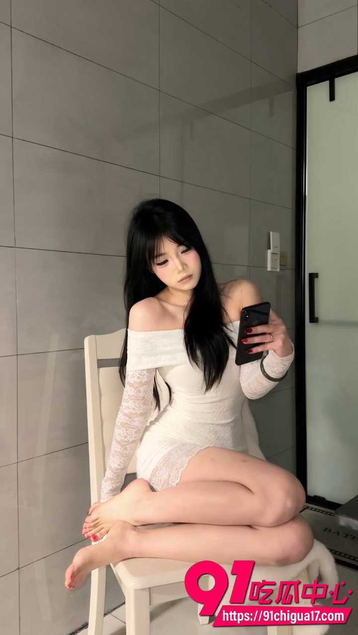 湖南反差女神小琳私下800任意玩弄4