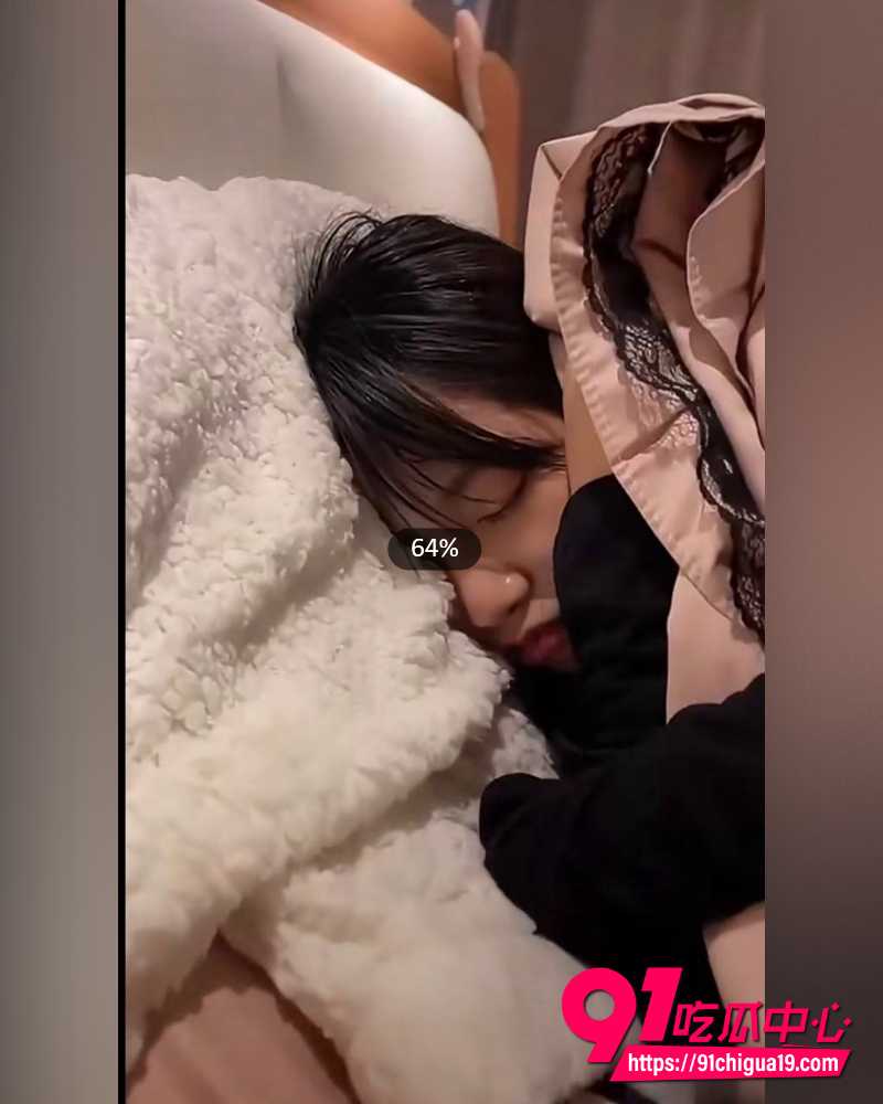 快手网红牌晓亮陪睡大姐 15