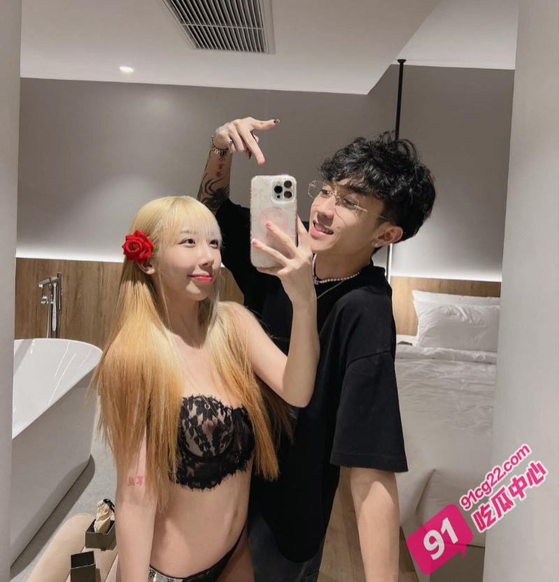 泰国女网红HIGHSSTN 和精瘦男友的日常 被操到双眼迷离! 配图3