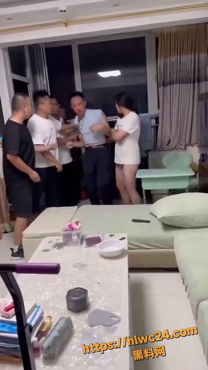 骚货人妻带炮友回家偷情 被老公抓奸在床出手打人 捉奸全过程曝光