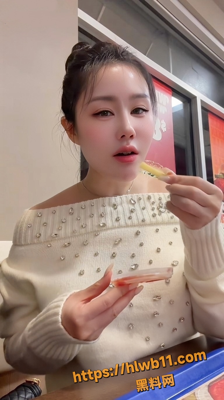 推特网黄 汐梦瑶 最新作品 精液番茄酱 汉堡店桌下狂撸鸡巴榨精 薯条蘸精液吃得津津有味！