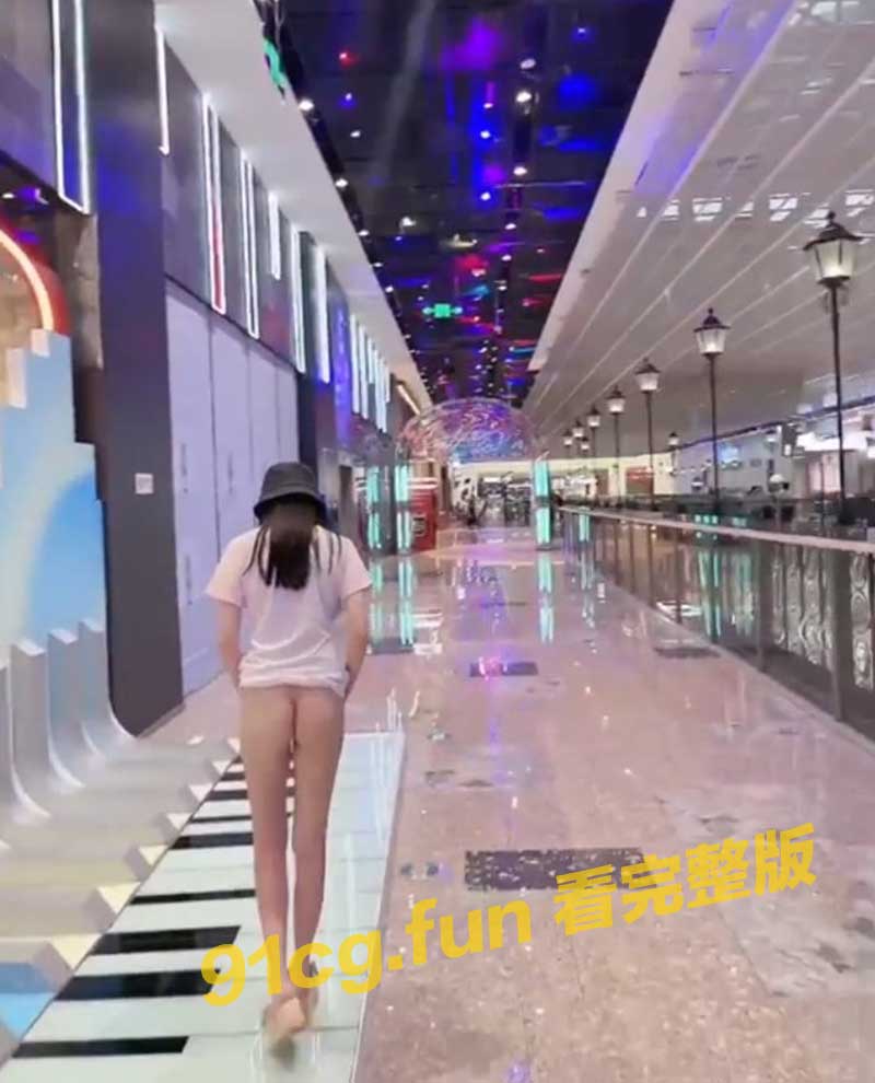 露出界顶流 娜娜 各种户外暴露视频流出  闹区饭店街边人前大胆露出挑战