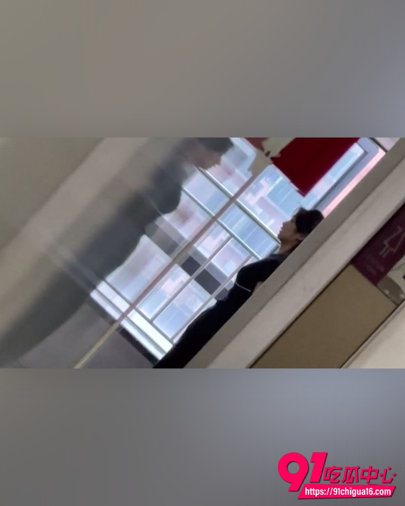 上海男子写字楼偷拍 8 上海男子写字楼偷拍 8