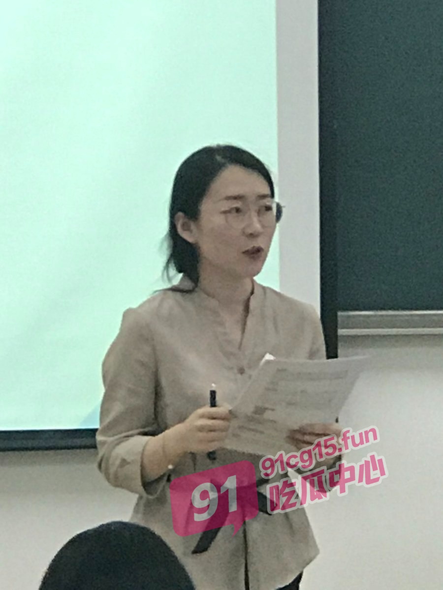湖北黄石高中教师秦琴～课上好老师   下课好精盆 车震，3P，口交，丝袜，样样精通！