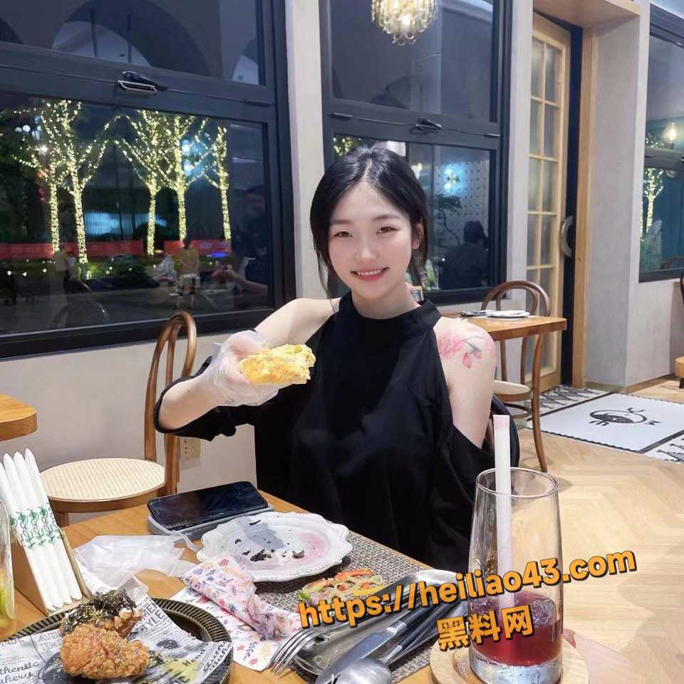 沈阳传媒大学大三实习生温栖被领导潜规则 清纯外表私下淫荡至极！
