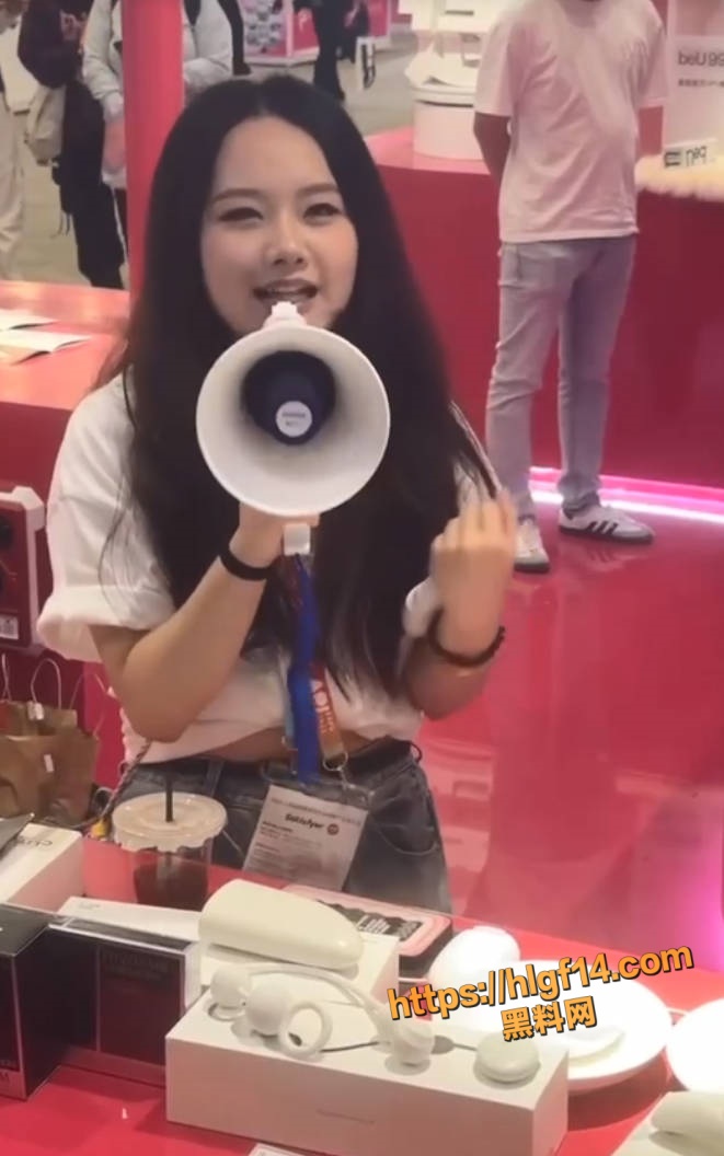成人用品展 美女解说员 私密自慰视频爆火 高颜巨乳少女道具狂插高潮喷奶 私下母狗本性彻底曝光！