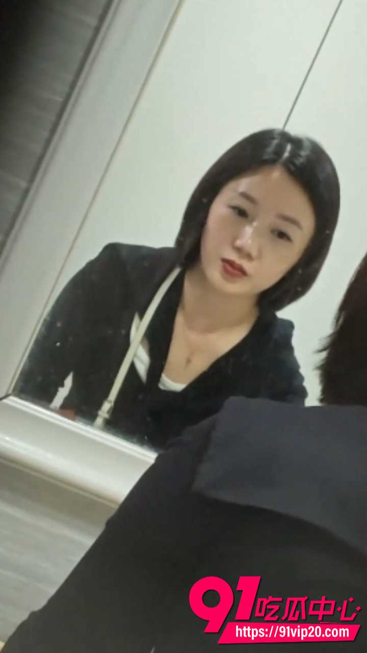 猫眼偷拍美女小姐姐上厕所1 猫眼偷拍美女小姐姐上厕所1