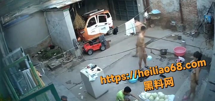 最牛监控曝光 大哥出差 嫂子与两弟弟院中裸浴 画面毫无违和感 让人惊叹其开放程度