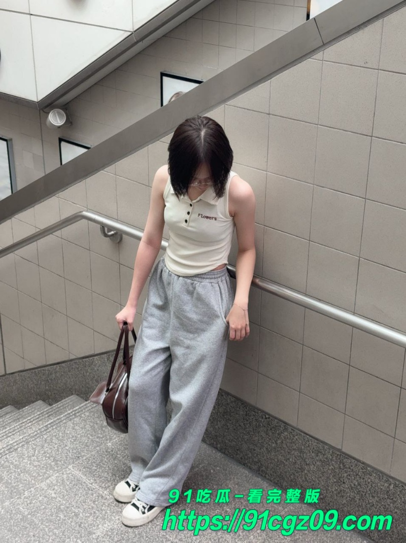推特精盆小母狗 以清纯外表掩盖骚浪本性 反差自慰抠穴不雅视频流出
