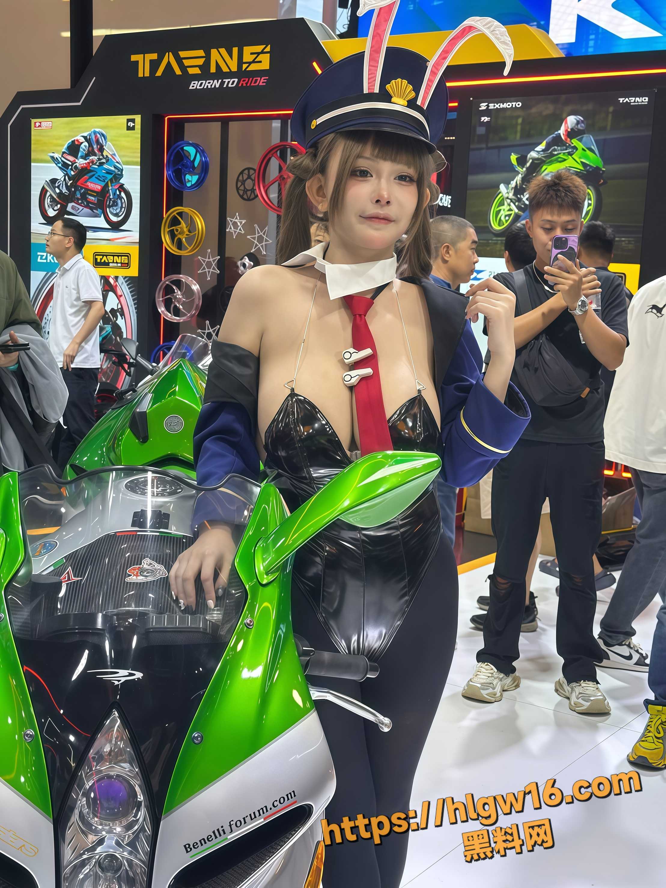 某摩托展车模竟是人气福利姬 okitarinka01 大量私房美照被扒 巨乳肥臀展示极致魅惑