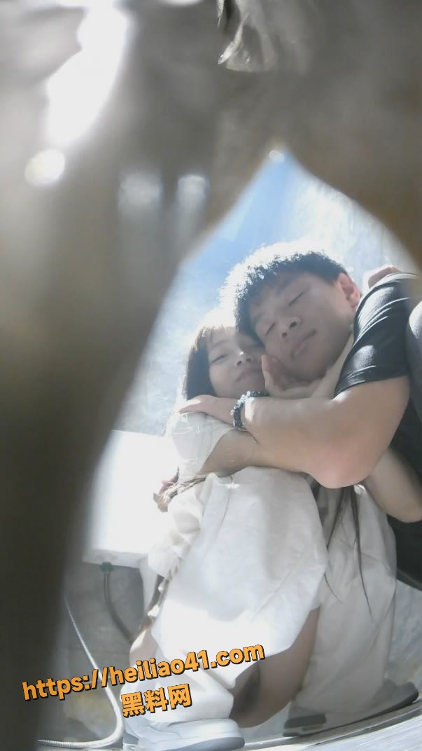 夜总会女厕所高清偷拍 各种颜值美女尿尿 逼脸同框超刺激！