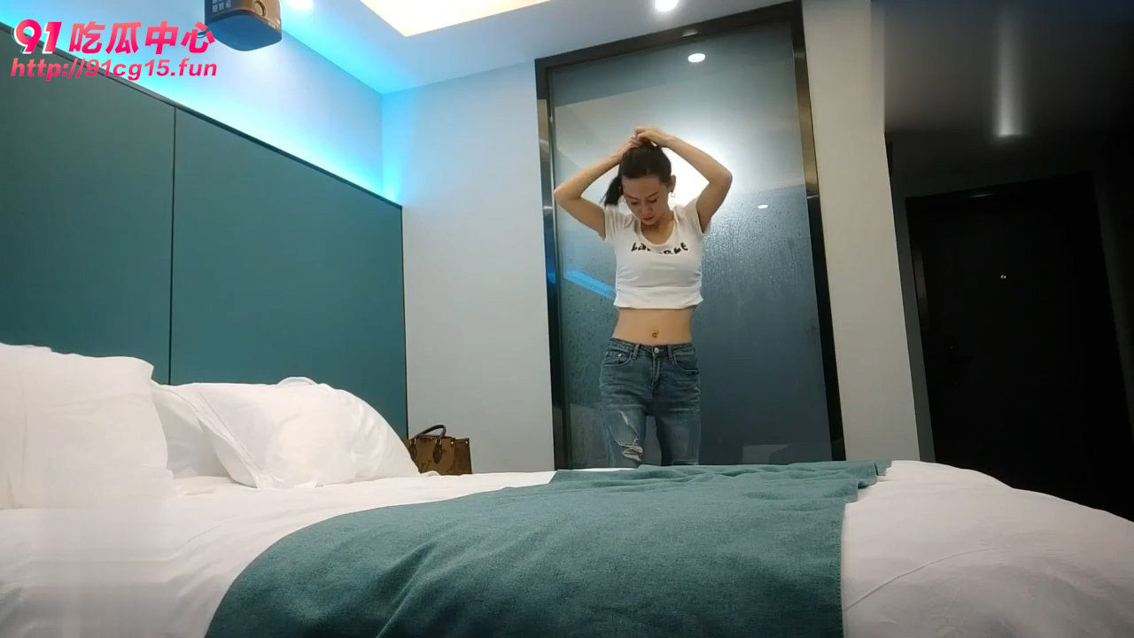 少妇推荐～身材不错的颜值白领少妇   性欲强水多活好不粘人  “我就要你一直干我”