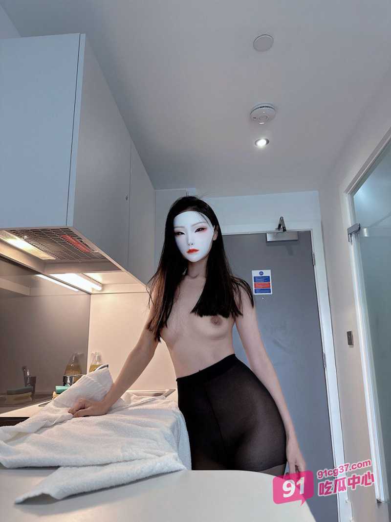 推特纯欲天花板 长腿黑丝展示诱人身材 在线让你口水直流！ 配图6