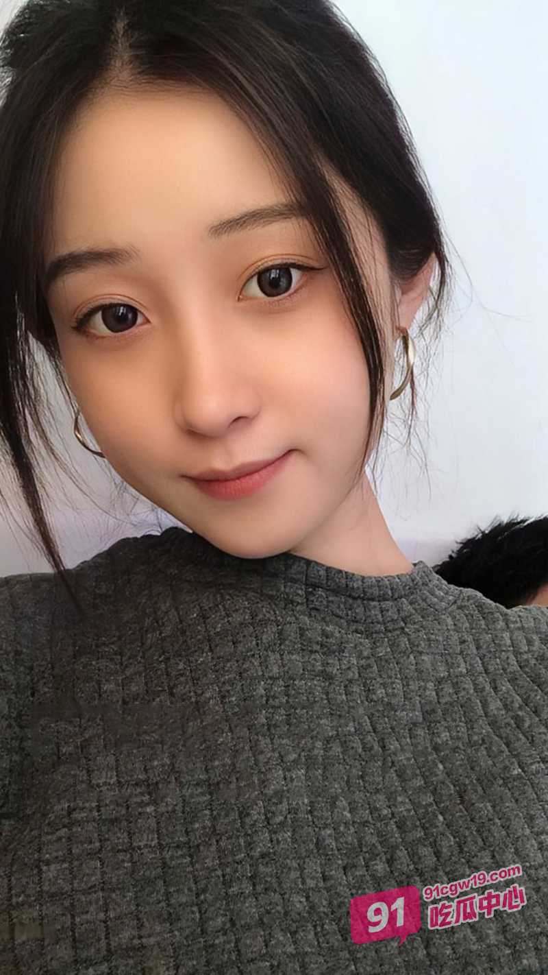 山西师范艺术生刘裕 沦为有钱人的胯下精盆 光看脸蛋反差感超强！