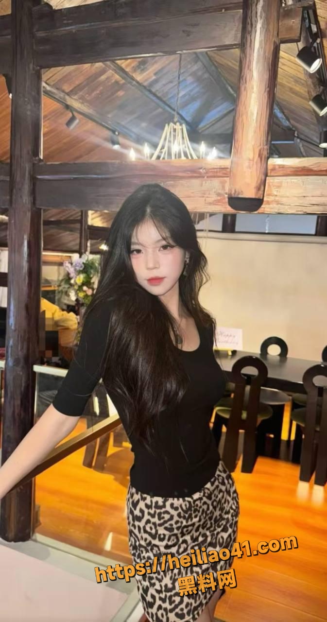 西安交大极品反差婊 张佳瑶 宿舍抠逼自慰幻想粗暴侵犯 反差和淫荡暴露无疑！