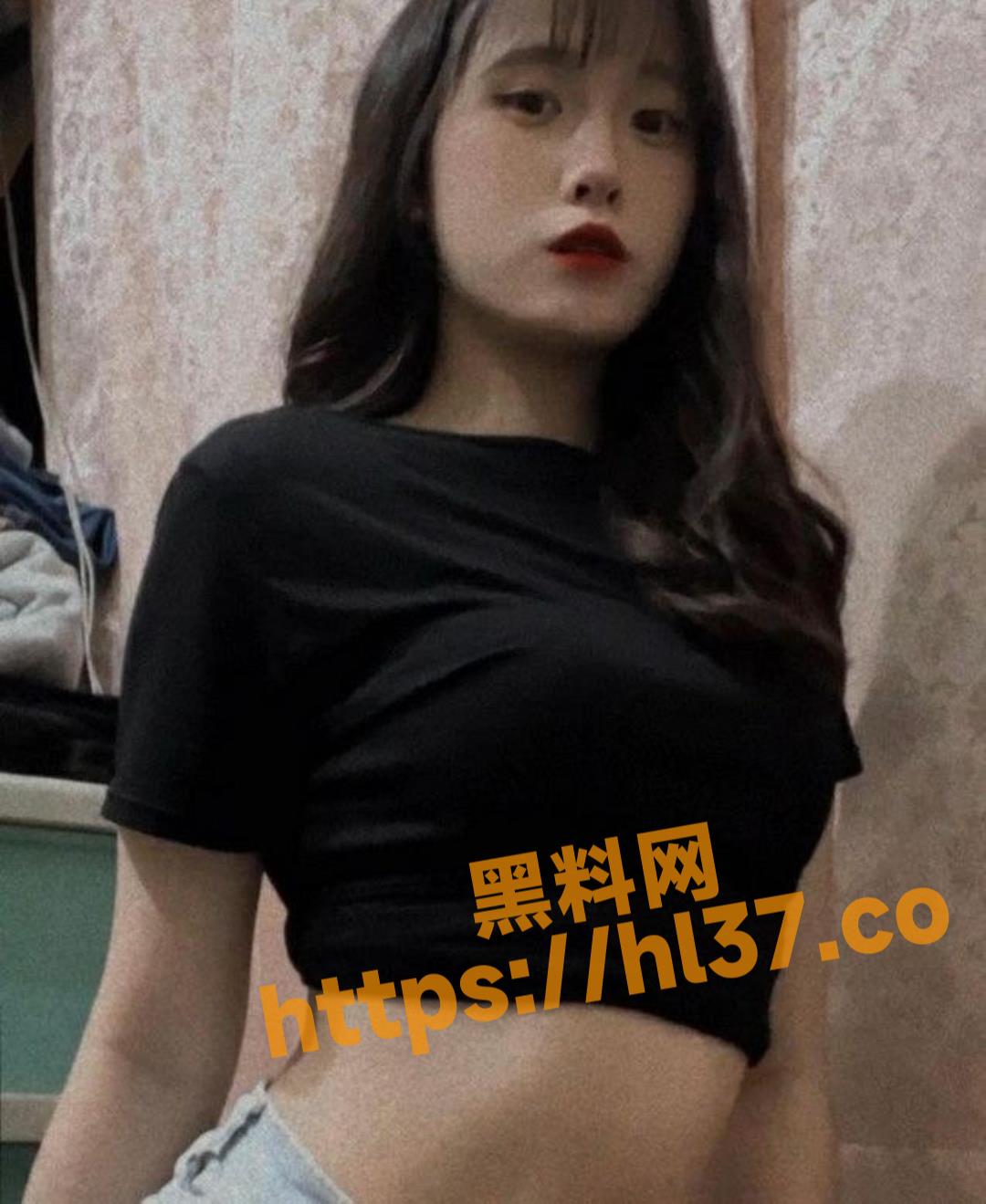高颜值反差婊台妹 外表看起来清纯干净略带高冷 自拍泄露一切都是假象！