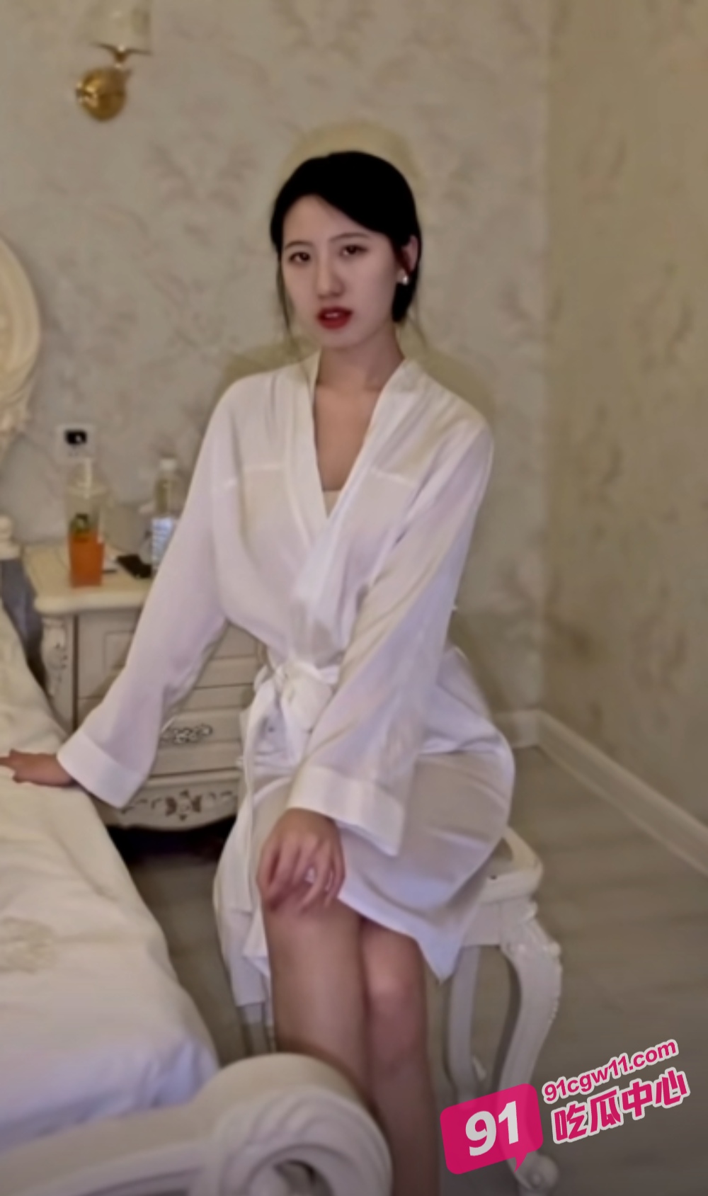 抖音网红〖刘蓄老师〗直播翻车 重度男M连线提出给老师舔脚 沉沦做狗无法自拔 配图3