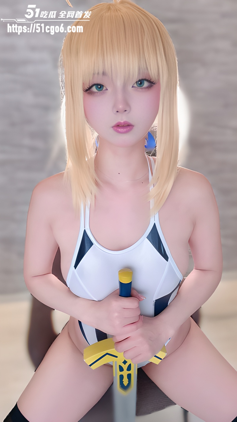 二次元女神 ChuChu 福利自拍 化身Saber性杯换装战争 性感美乳晃动发骚