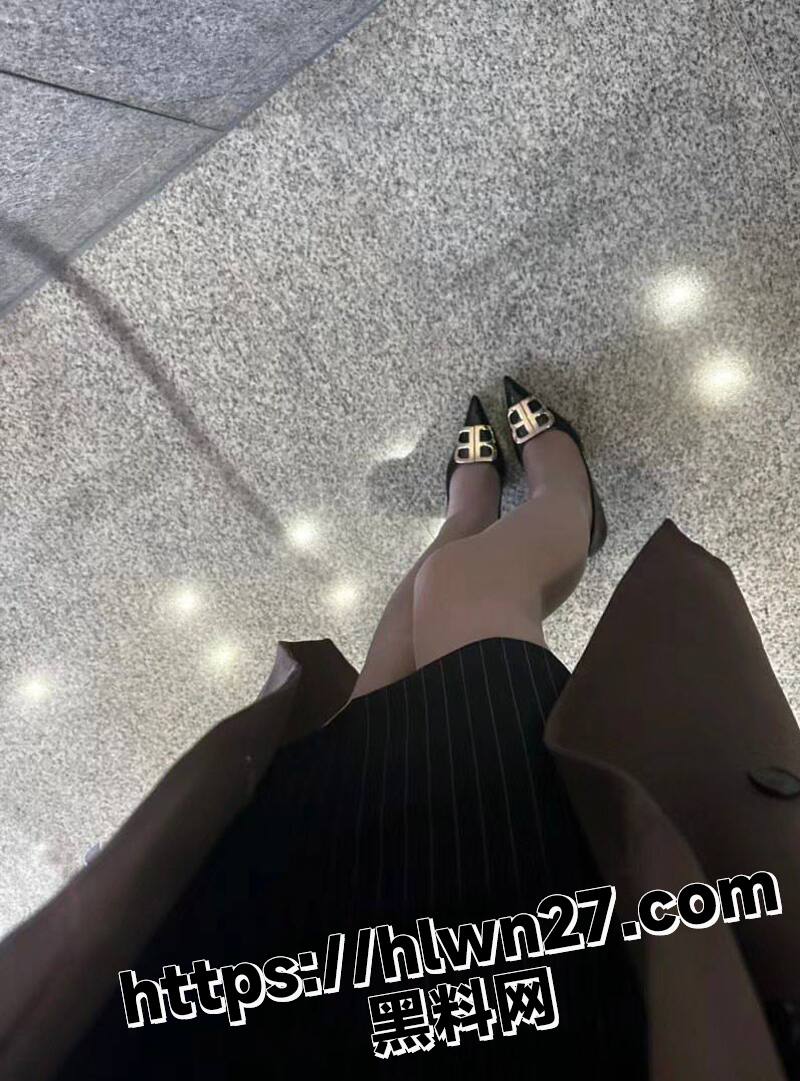 极品美腿女神 小蛋糕 制服自慰秀 黑丝美腿 蝴蝶骚逼简直就是人间尤物!