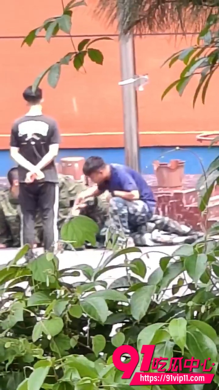重庆素质教育基地教官暴打学员内部偷拍画面曝光0