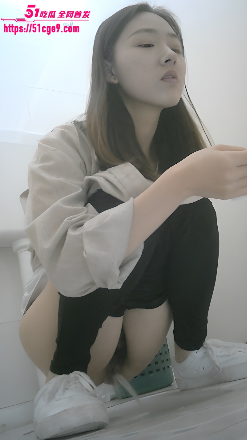 办公楼女厕偷拍 7
