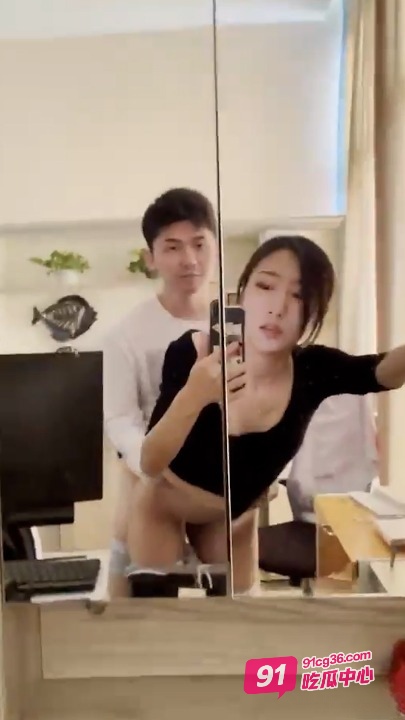 厦门御姐张佳莹为男友深情口交 翘臀被大屌疯狂后入 反差感十足！ 配图3