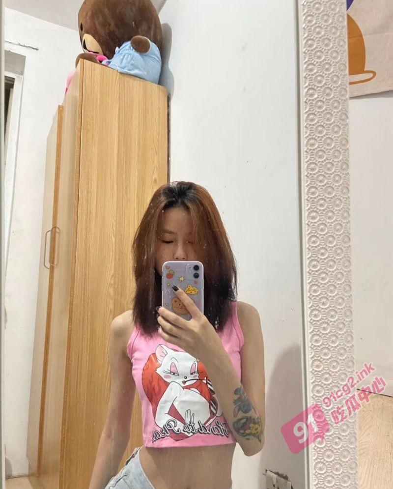 大连海事学院学妹张帆～做爱前先吃鸡 是个爱吃鸡巴的好女孩！