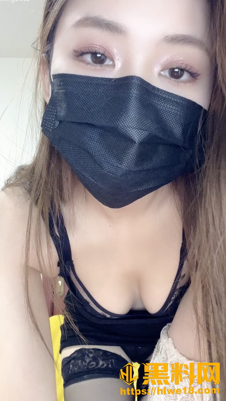 快手网红 小桃 黑丝情趣内衣自慰大秀 高潮喷水太有劲了