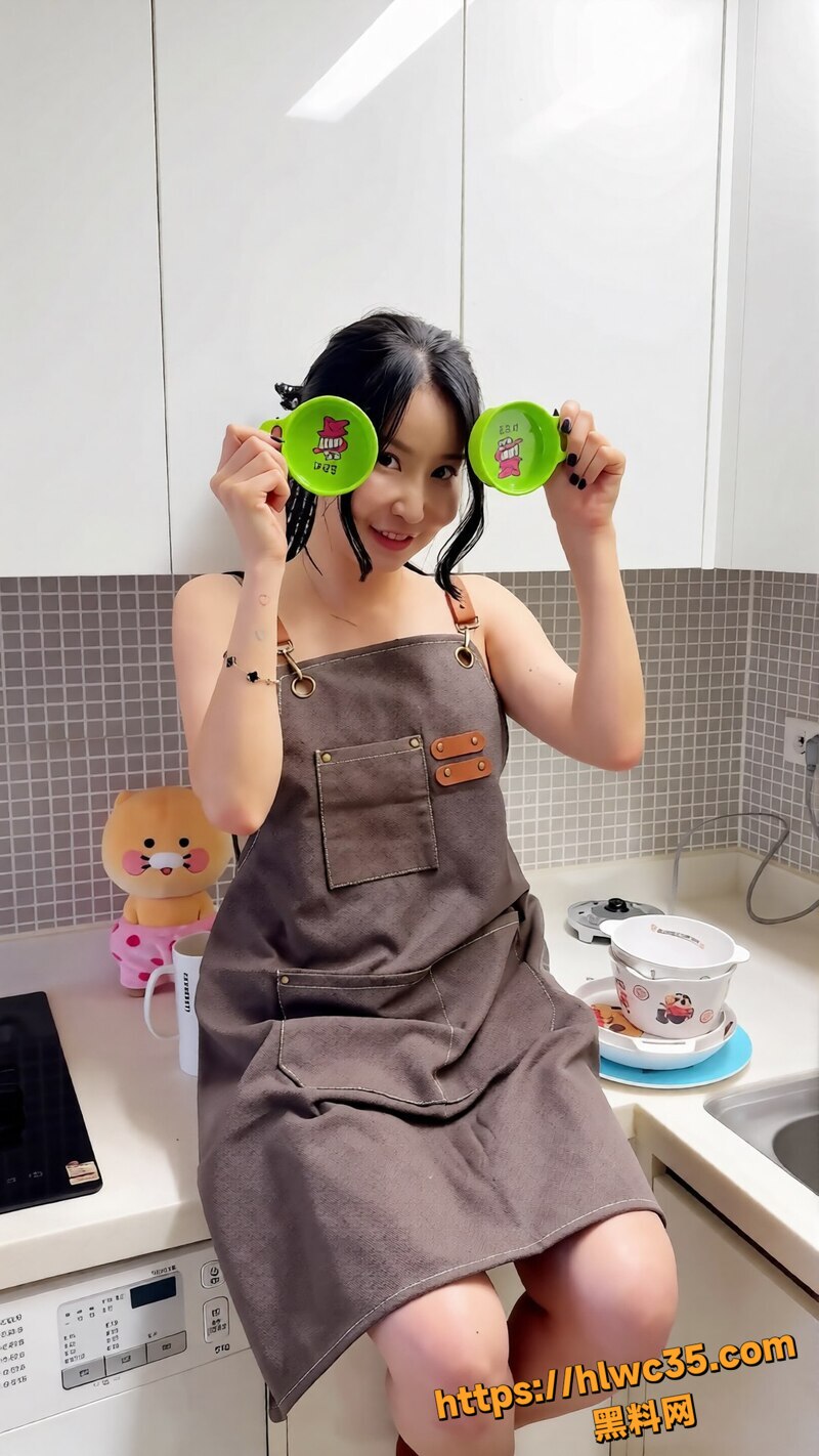 极品反差美女 高能私密实拍 身材诱惑看点超足 绝美玉足令人垂涎
