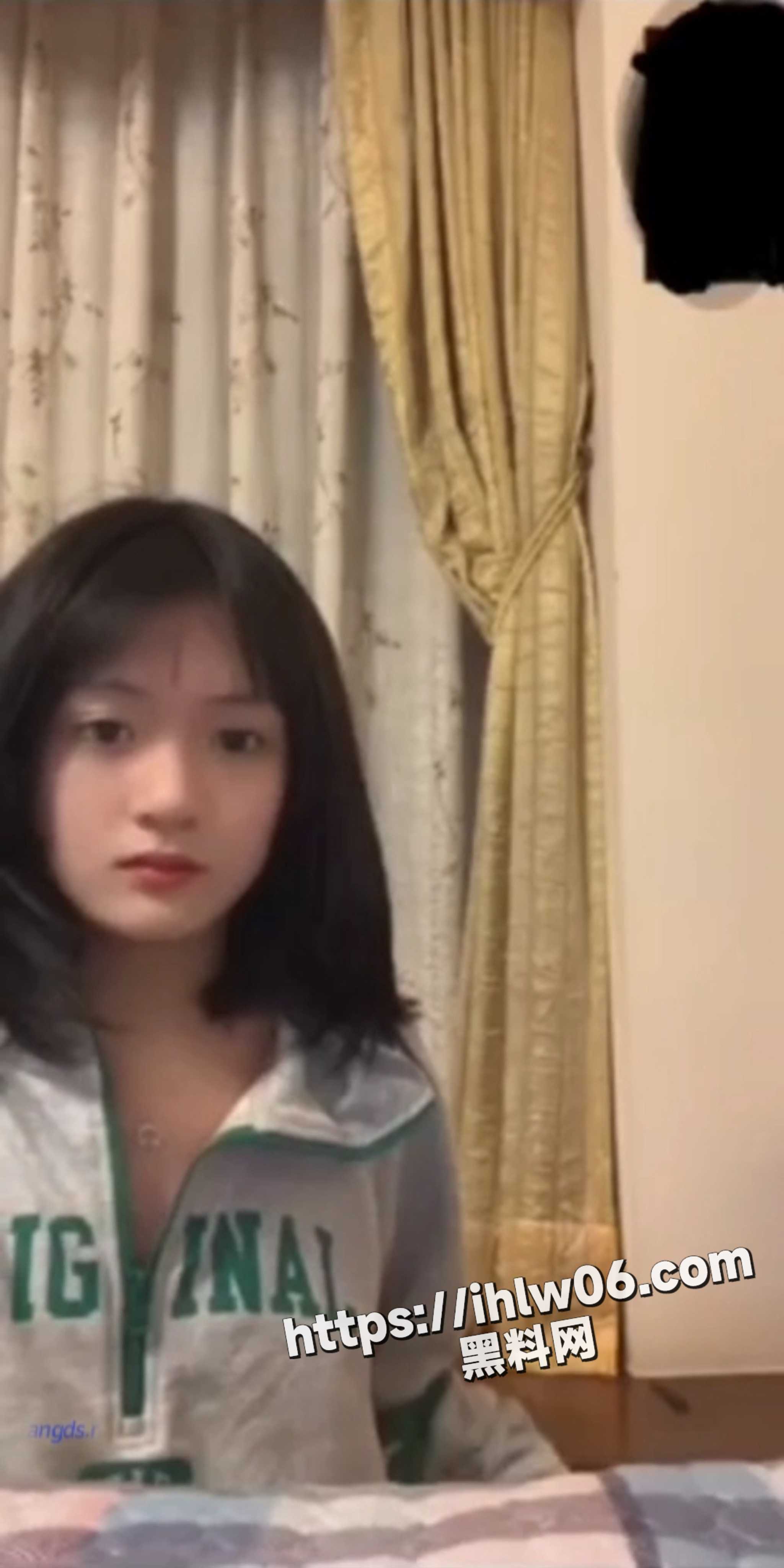 白月光级别的妹子和男友视频电话裸聊 被渣男录屏泄露！