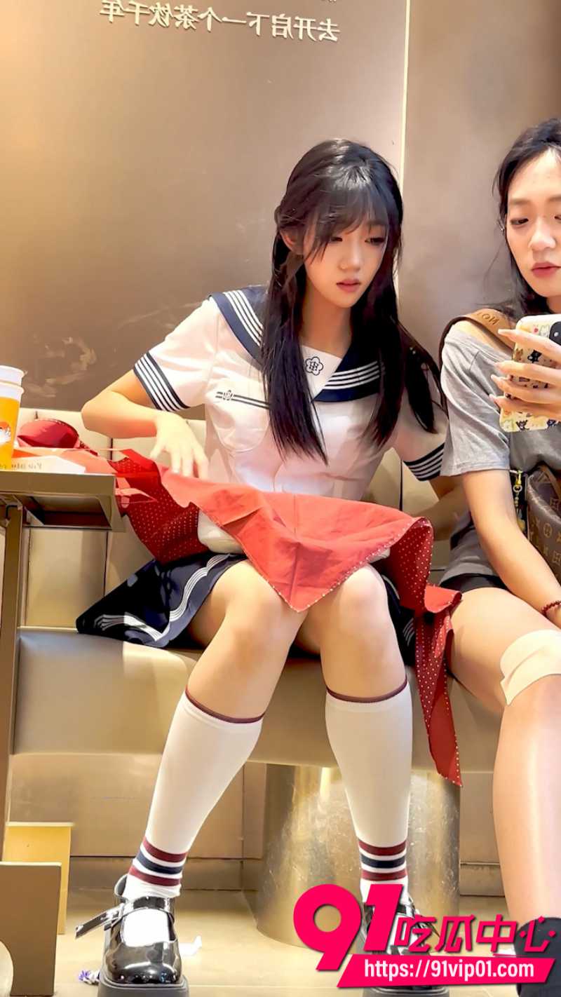 抄底大神KFC偷拍JK小仙女美腿蜜桃臀1 抄底大神KFC偷拍JK小仙女美腿蜜桃臀1