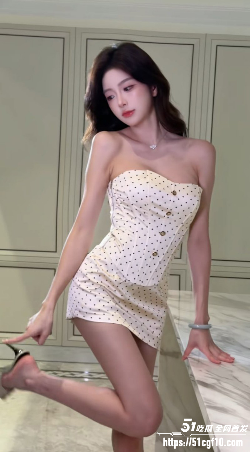 卢本伟闪婚巴旦木公主高调晒证011