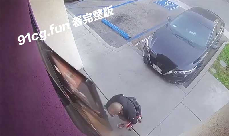 美国洛杉矶餐厅遭人刺傷頸部