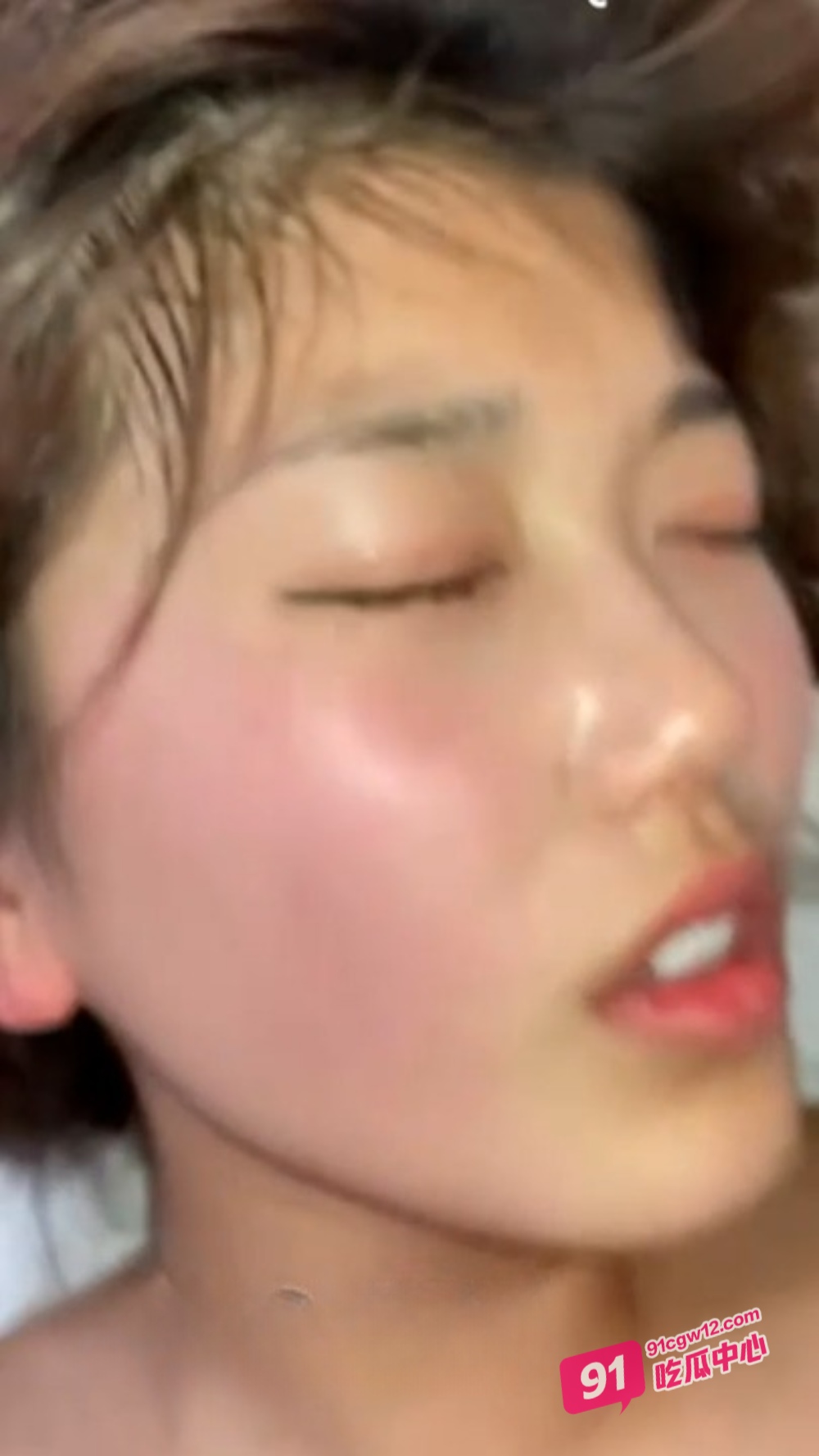 金融圈女白领 张佳佳 性奴母狗有受虐倾向掐脖子满脸红晕 完美露脸！ 配图5
