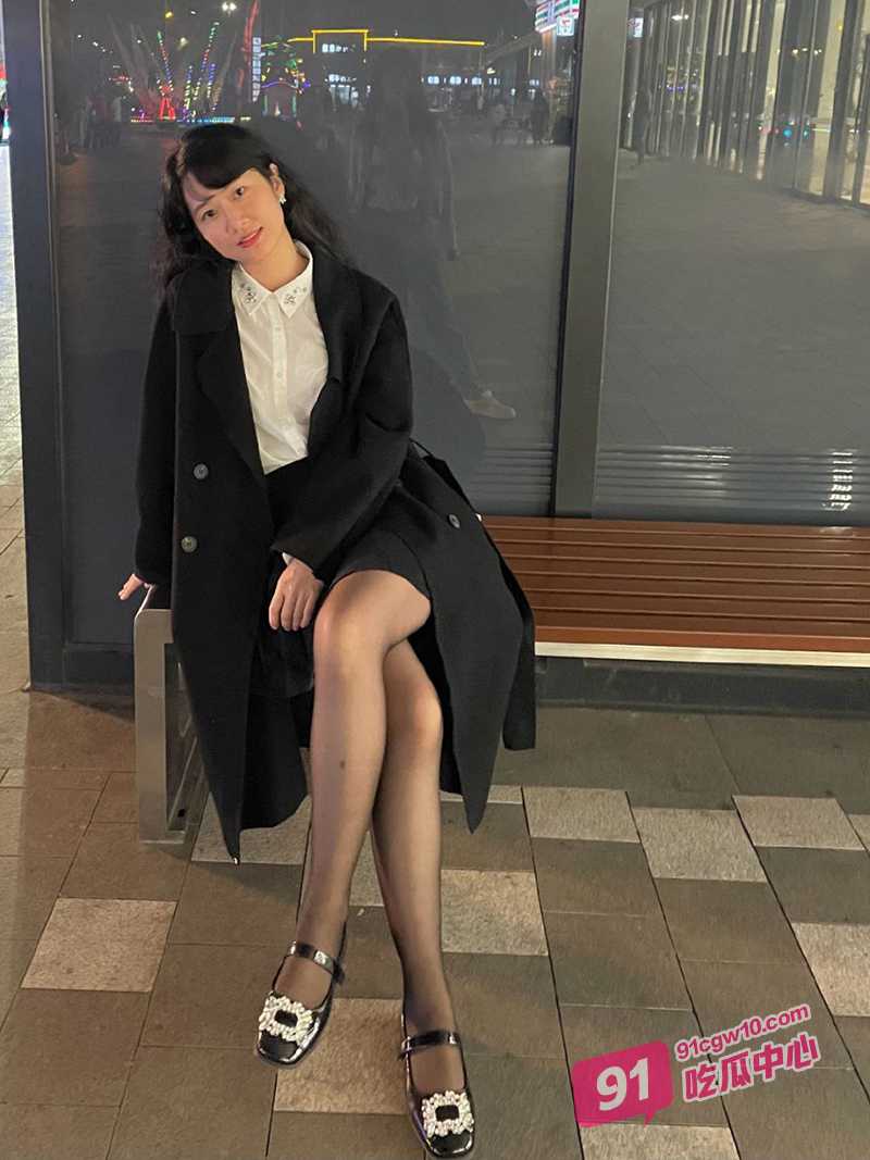 广东反差少妇林嘉玲 欲求不满寻金主爸爸爆操输出 反铐双手翘着肥臀后入抽插到发抖！ 配图4