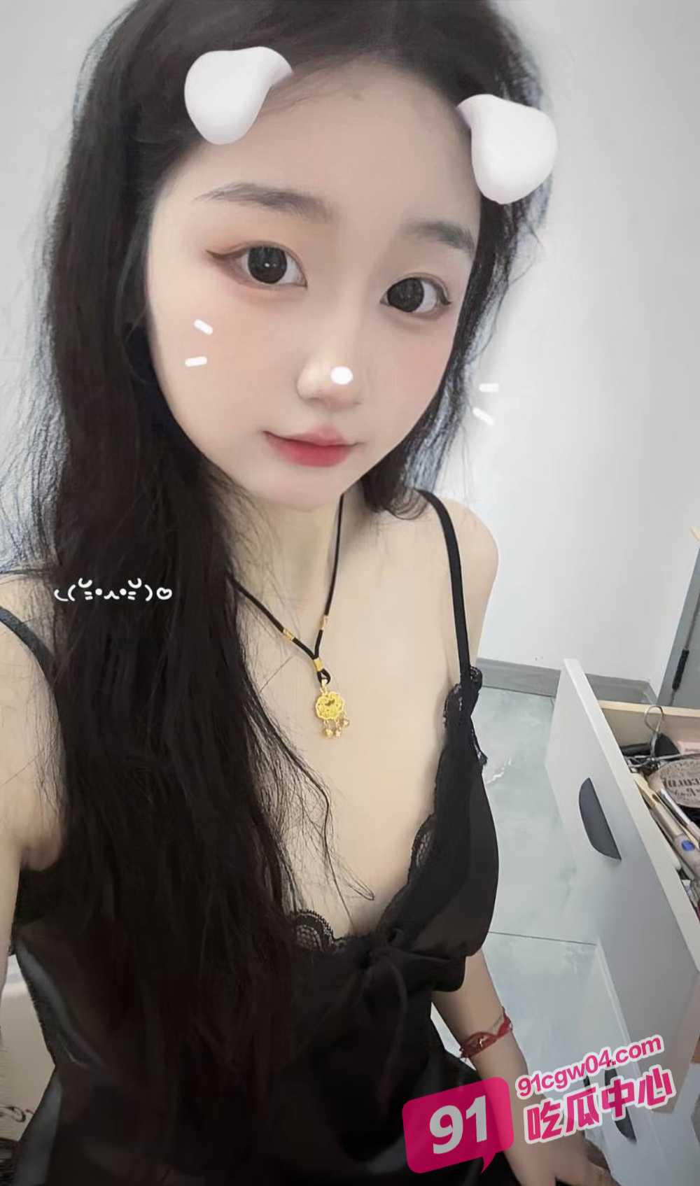 校花级小妹妹王萌萌暑假被金主带到酒店啪啪 超嫩鲍鱼穴被爆插差点被操哭！