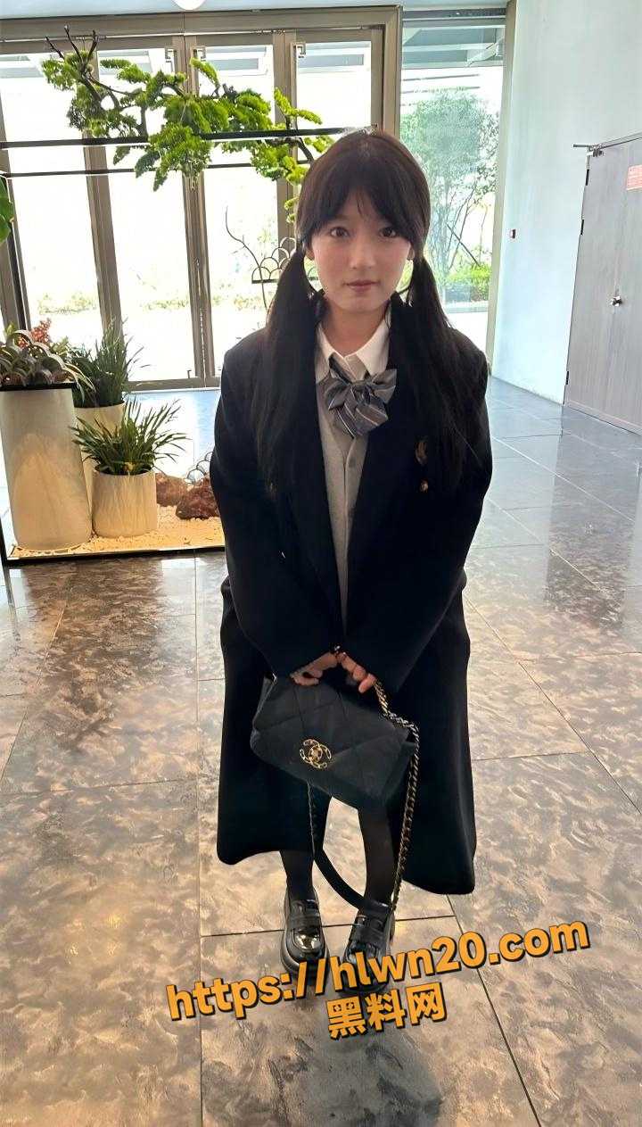 嫩妹的妹妹痒 需要男人来帮忙 哈尔滨职业学院学妹以一己小骚逼驯服8根男同学的肉棒 一女战8狼的视频流出！