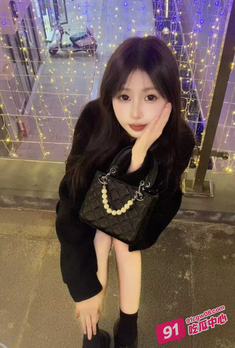海角乱伦大神【奶子即正义】女儿的黑丝诱惑 操起来非常爽！