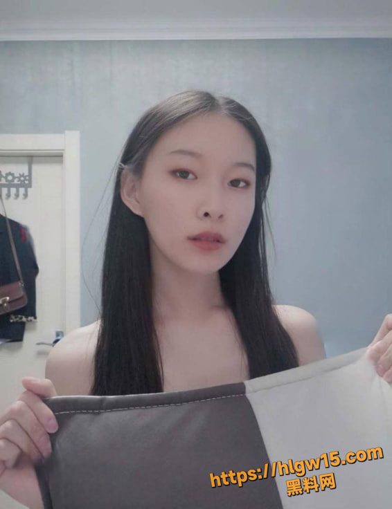 极致诱惑00后反差学生妹发育实录，水嫩嫩穴初次尝试自慰器，娇喘不止全程记录！