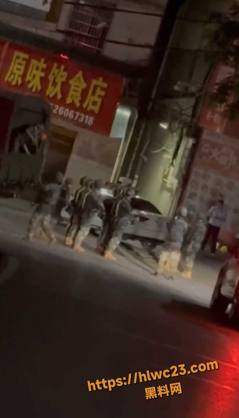 湖南邵阳县塘渡口突发惊天抢银行案 绑匪身绑炸弹炸死3人 特警现场直接开枪