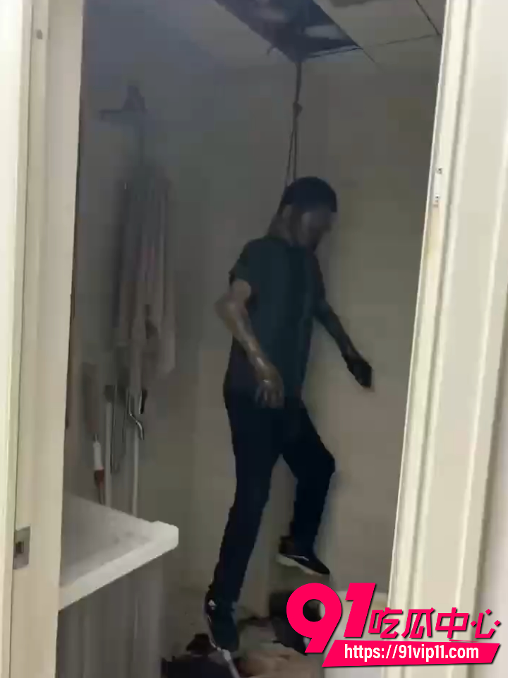 湛江男子欠网贷出租屋自杀1