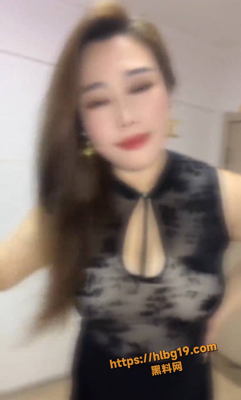 极品尤物肉感御姐 性感吊钟巨乳大乳晕放肆疯狂自慰 后入狂操骚逼 画面淫靡至极