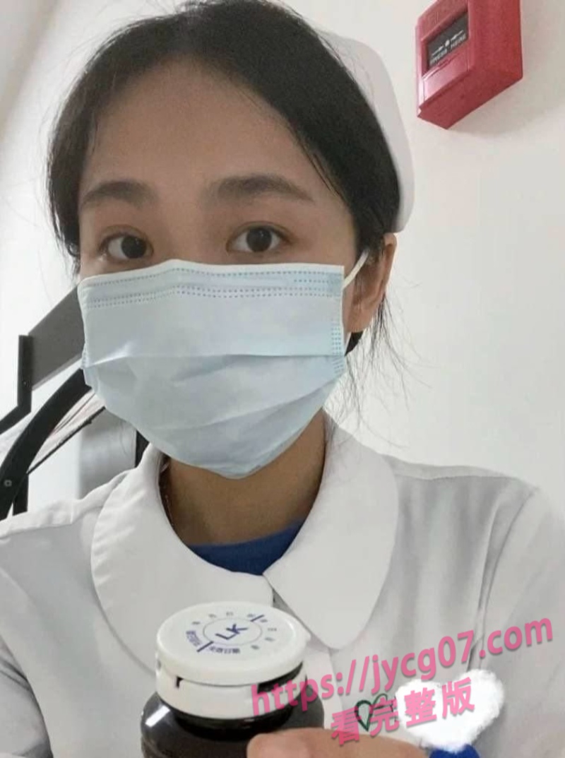 白衣制服女神私拍流出！深圳护士王艾琳私下约会画面曝光