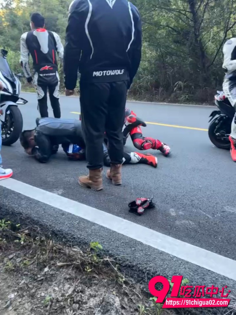 桂山袁聪摔车 估计腰已经断了5