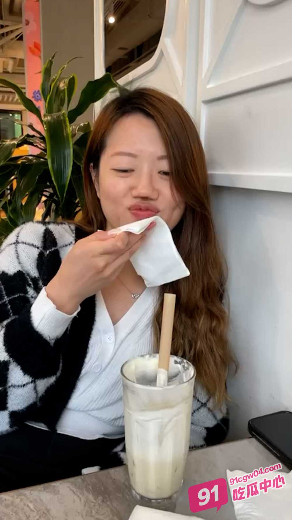 台湾风骚人妻 Lina 酒店激情啪啪 姿势大胆对镜自拍双双露脸尺度惊人 配图4