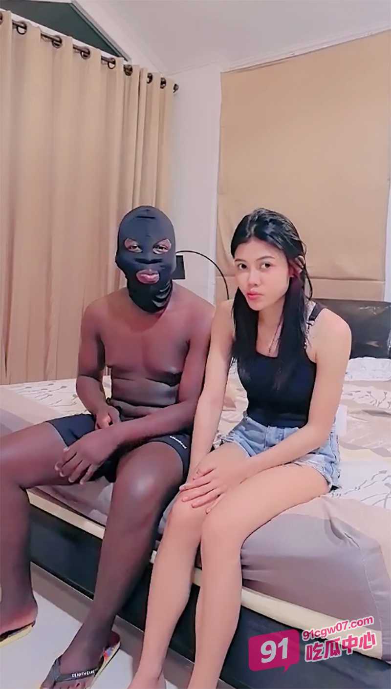 北京人妻雷丽婷婚内出轨黑祖宗 无毛馒头逼被疯狂蹂躏 定睛一看骚穴都是肉棒的形状~ 配图